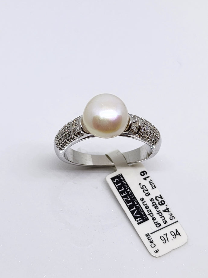 Sudraba gredzens ar pērle