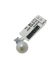 Sudraba kulons ar pērli un cirkonu (A).